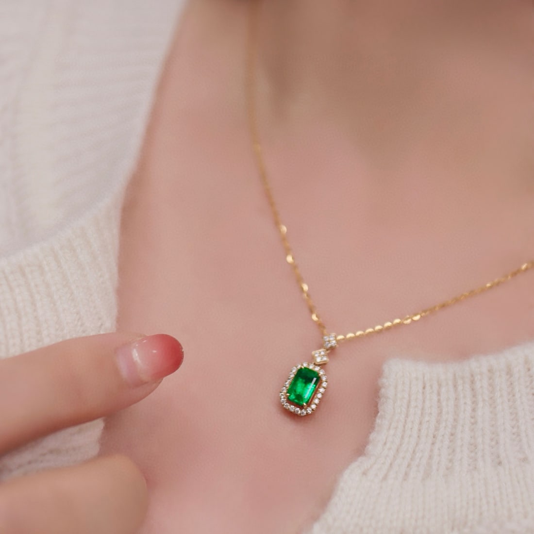 14k Gold 1.63 Ctw Natural Emerald & Diamond Necklace - 2