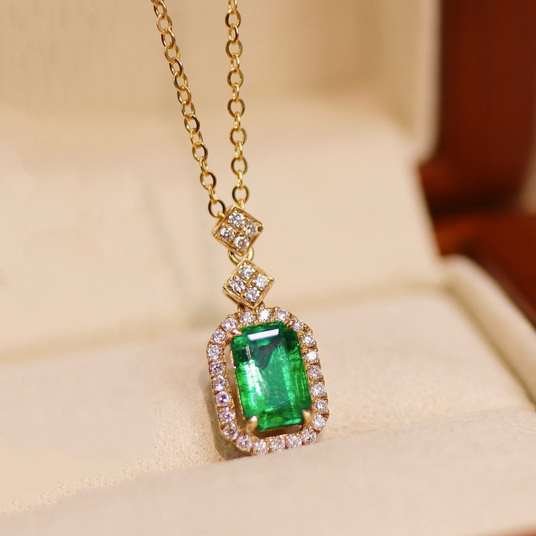 14k Gold 1.63 Ctw Natural Emerald & Diamond Necklace - 3
