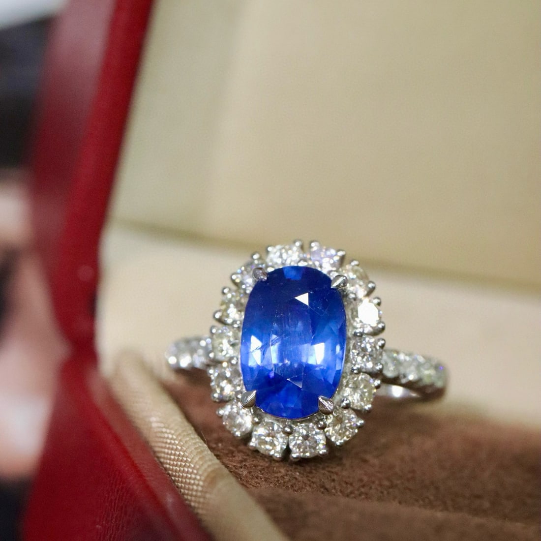 14k Gold 3.53 Ctw Natural Sapphire & Diamond Ring: Ref:231019201 // gold content:14k gold // ring size:7. 25us // // main gemstone:sapphire // shape:oval // carat weight:2. 6ct // color:blue // treatment:natural // // adjacent gemstone 2 : diamond //