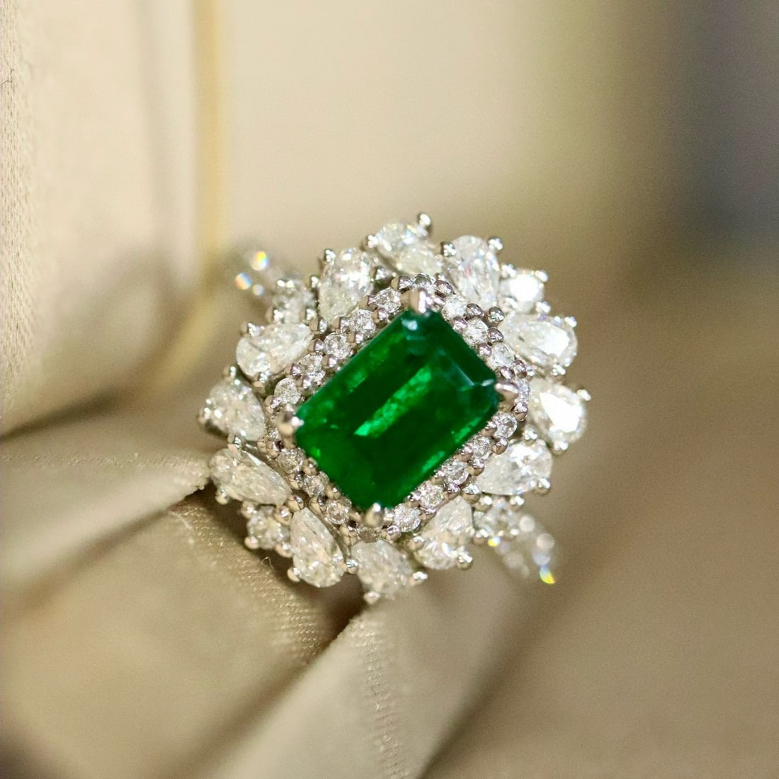 14k Gold 1.94 Ctw Natural Emerald & Diamond Ring: Ref:231019204 // gold content:14k gold // ring size:7. 25us // // main gemstone:emerald // shape:octagonal // carat weight:1. 01ct // color:green // treatment:natural // // adjacent gemstone 2 :