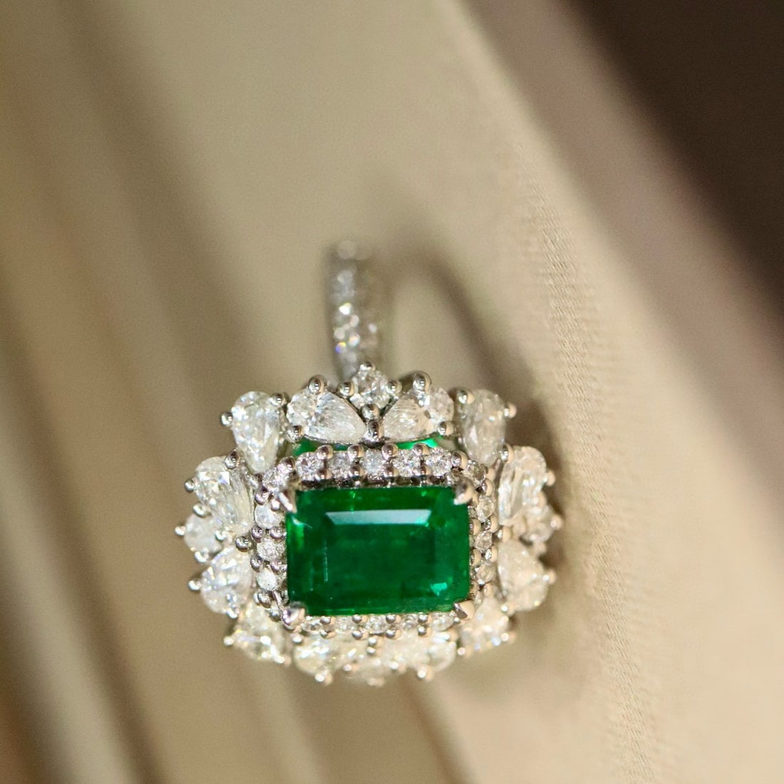 14k Gold 1.94 Ctw Natural Emerald & Diamond Ring - 3