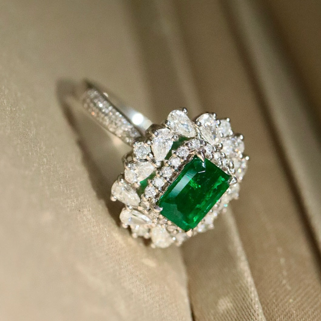 14k Gold 1.94 Ctw Natural Emerald & Diamond Ring - 5