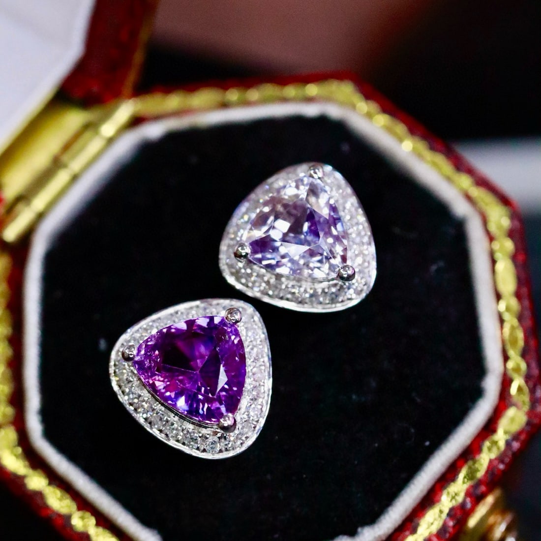 14k Gold 1.78 Ctw Natural Sapphire & Diamond Earrings: Ref:231019205 // gold content:14k gold // main gemstone:sapphire // shape:triangle // carat weight:1. 66ct // color:purple // treatment:natural // // adjacent gemstone 2 : diamond // shape:round //