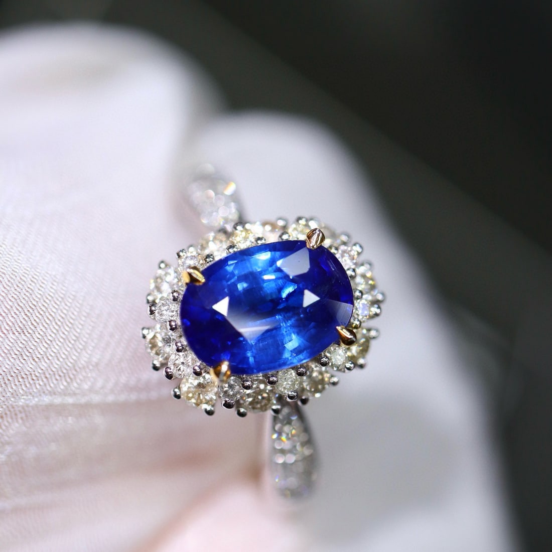 14k Gold 1.07 Ctw Natural Sapphire & Diamond Ring: Ref:231019207 // gold content:14k gold // ring size:7. 25us // // main gemstone:sapphire // shape:oval // carat weight:0. 84ct // color:blue // treatment:natural // // adjacent gemstone 2 : diamond //