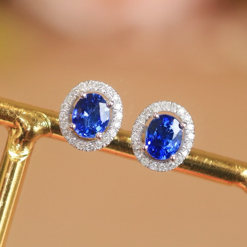 14k Gold 1.26 Ctw Natural Sapphire & Diamond Earrings: Ref:231019209 // gold content:14k gold // main gemstone:sapphire // shape:oval // carat weight:1. 1ct // color:blue // treatment:natural // // adjacent gemstone 2 : diamond // shape:round // carat