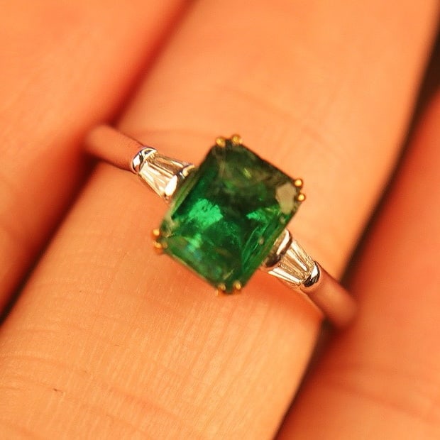 14k Gold 1.40 Ctw Natural Emerald & Diamond Ring - 2