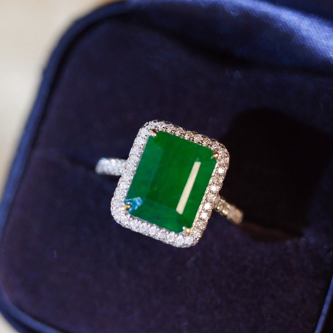 14k Gold 4.67 Ctw Natural Emerald & Diamond Ring: Ref:231019231 // gold content:14k gold // ring size:7. 25us // // main gemstone:emerald // shape:octagonal // carat weight:4. 09ct // color:green // treatment:natural // // adjacent gemstone 2 : diamo