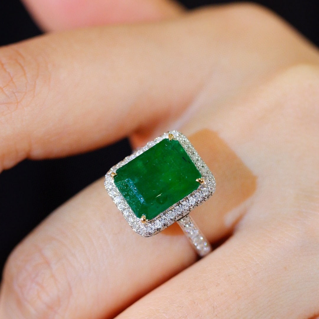 14k Gold 4.67 Ctw Natural Emerald & Diamond Ring - 5