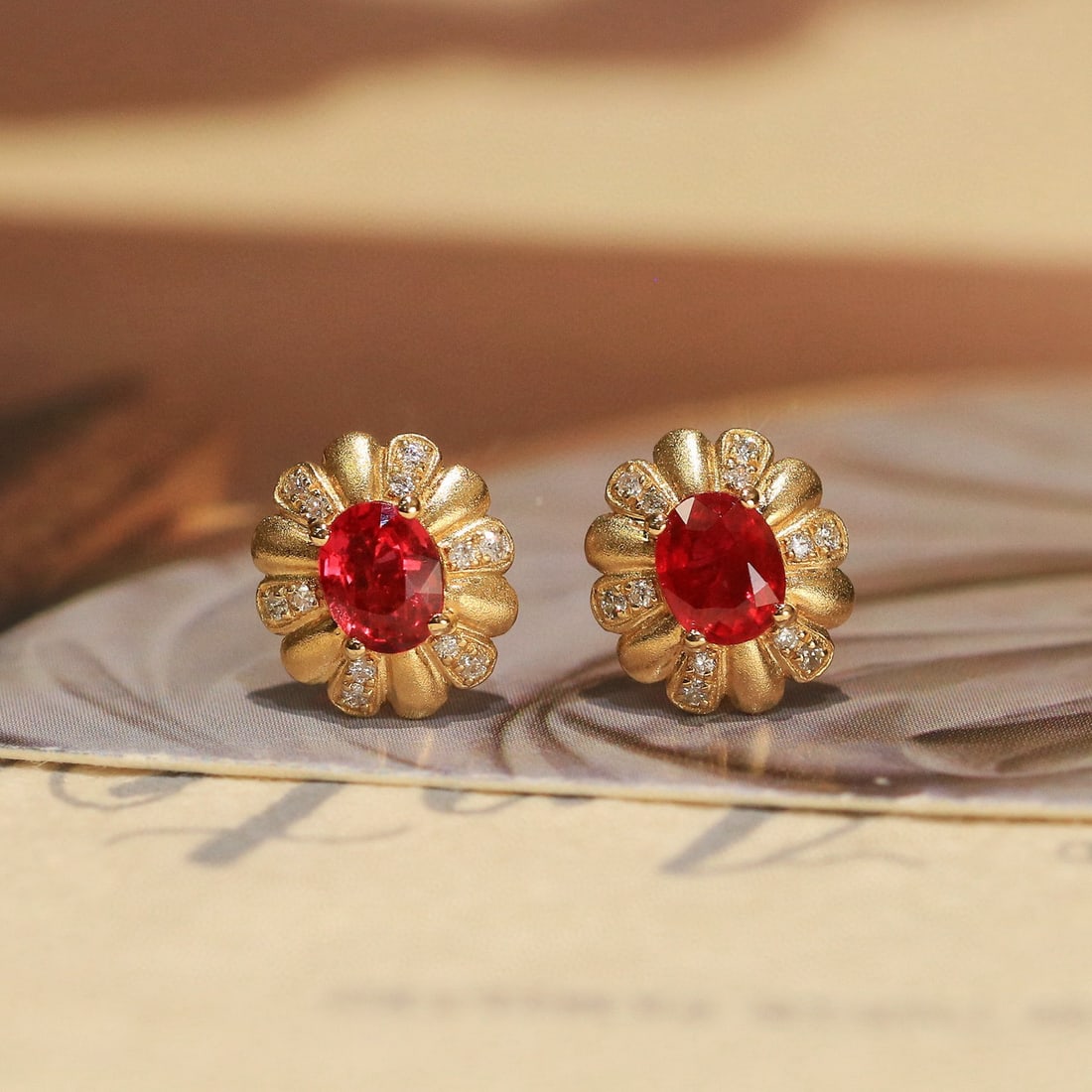 14k Gold 0.91 Ctw Natural Ruby & Diamond Earrings: Ref:231019239 // gold content:14k gold // main gemstone:ruby // shape:oval // carat weight:0. 8ct // color:red // treatment:natural // // adjacent gemstone 2 : diamond // shape:round // carat