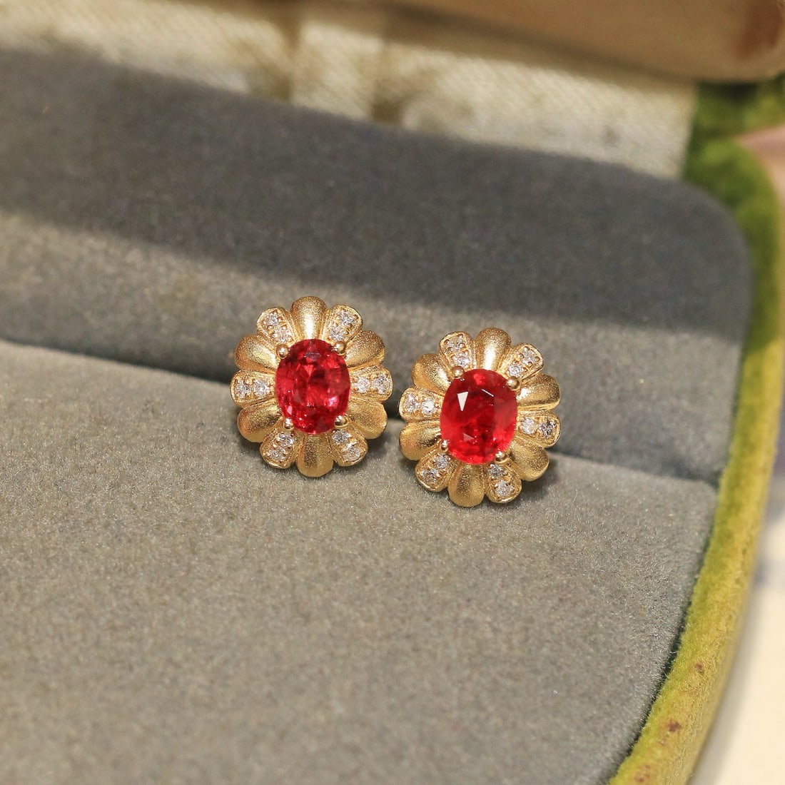 14k Gold 0.91 Ctw Natural Ruby & Diamond Earrings - 3