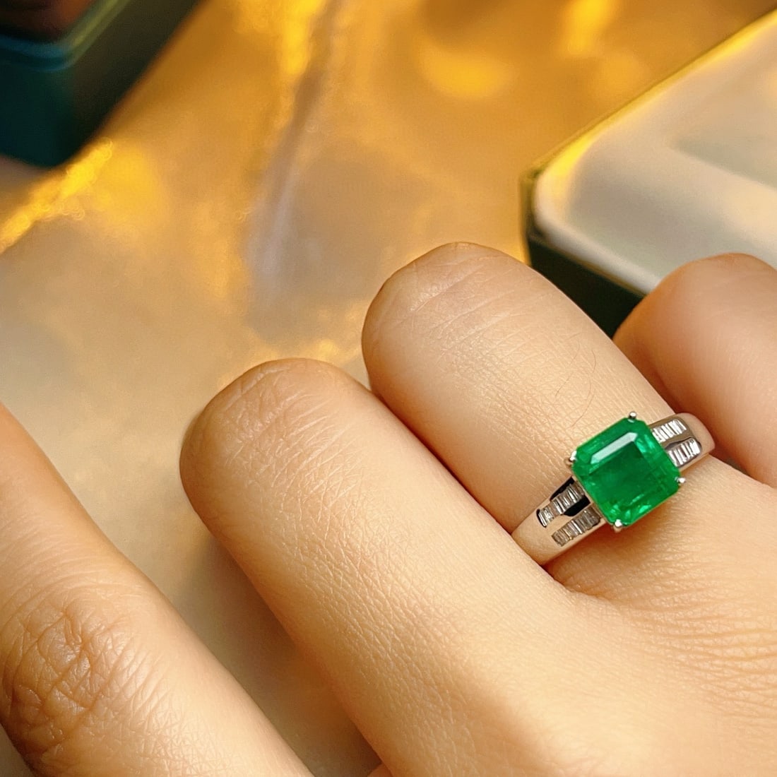 14k Gold 2 Ct Natural Emerald & Diamond Ring - 3