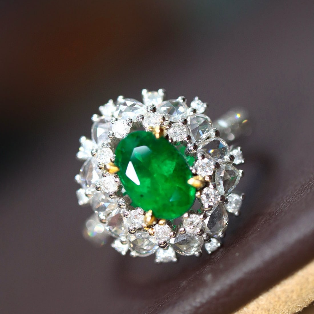 14k Gold 2.31 Ctw Natural Emerald & Diamond Ring: Ref:231019257 // gold content:14k gold // ring size:7. 25us // // main gemstone:emerald // shape:oval // carat weight:1. 16ct // color:green // treatment:natural // // adjacent gemstone 2 : diamond //