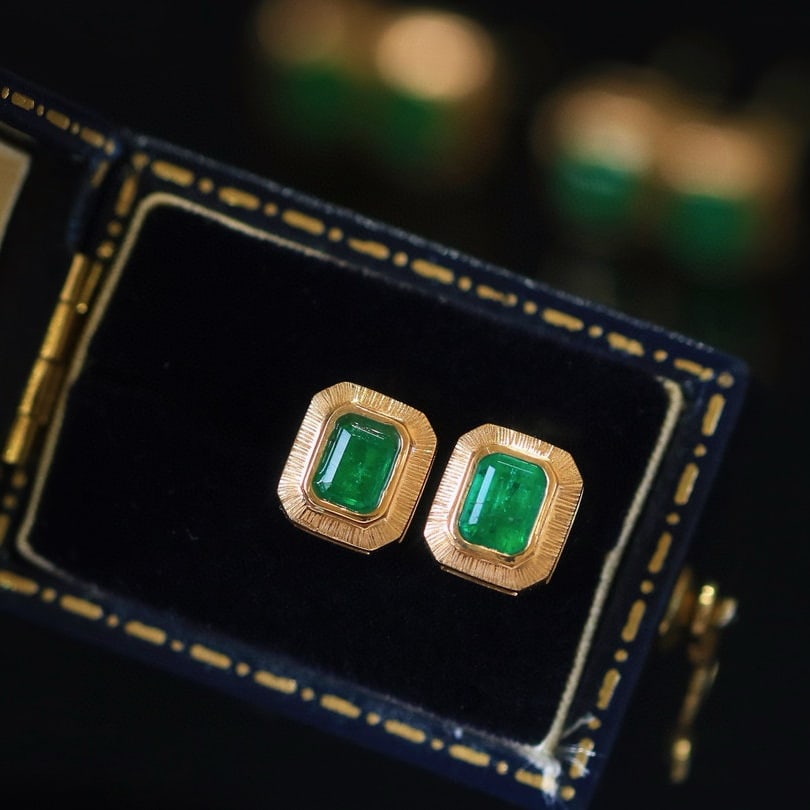 14k Gold 0.6 Ct Natural Emerald Earrings - 2