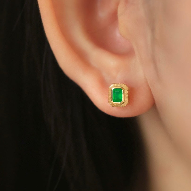 14k Gold 0.6 Ct Natural Emerald Earrings - 4