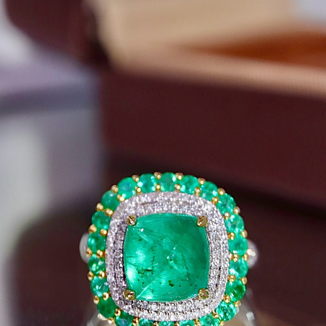 14k Gold 3.28 Ctw Natural Emerald & Diamond Ring: Ref:231020006 // gold content:14k gold // ring size:7. 25us // // main gemstone:emerald // shape:suger-loaf // carat weight:3. 01ct // color:green // treatment:natural // // adjacent gemstone 2 :