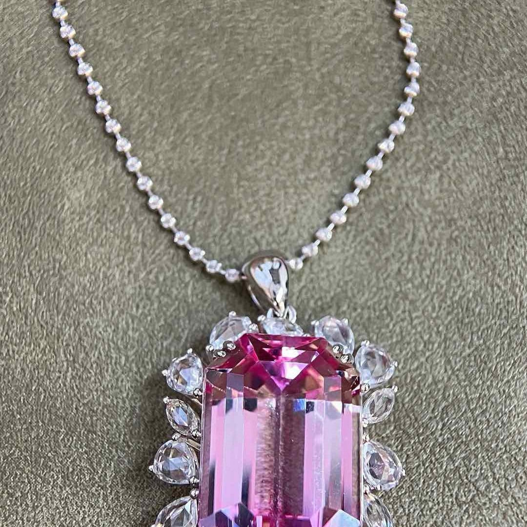 14k Gold 38.56 Ctw Natural Kunzite & Sapphire Pendant( Without Chain ): Ref:231020021 // gold content:14k gold // main gemstone:kunzite // shape:octagonal // carat weight:35ct // color:purple // treatment:natural // // adjacent gemstone 2 : sapphire // shape:multiply // c