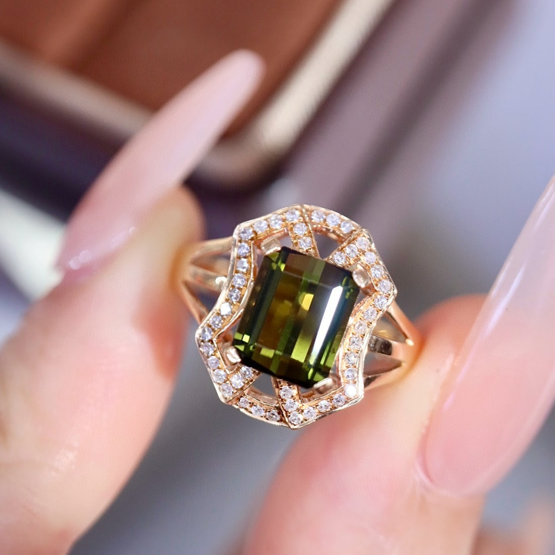 14k Gold 2.68 Ctw Natural Tourmaline & Diamond Ring: Ref:231020051 // gold content:14k gold // ring size:7. 25us // // main gemstone:tourmaline // shape:octagonal // carat weight:2. 53ct // color:green // treatment:natural // // adjacent gemstone 2 :