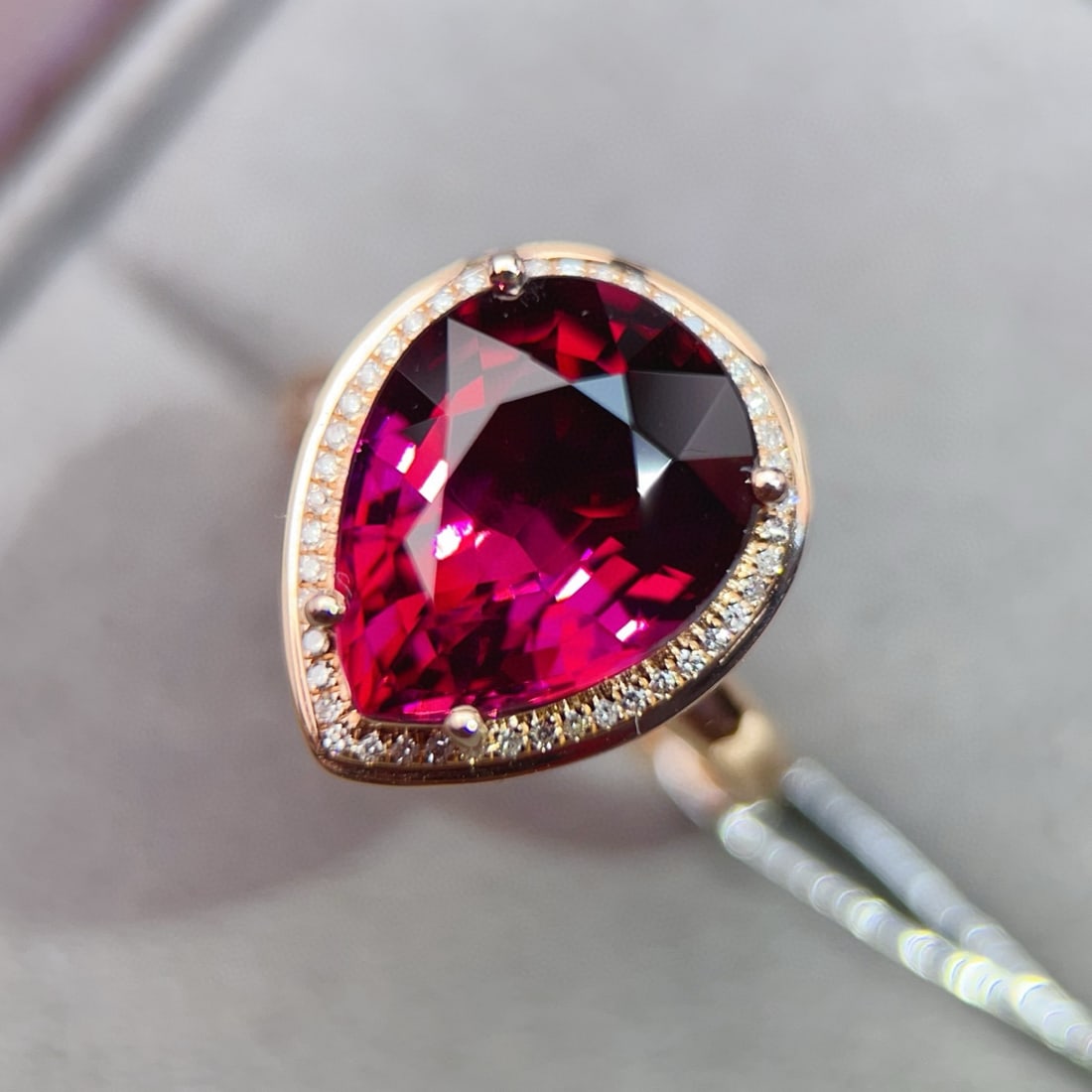 14k Gold 6.14 Ctw Natural Tourmaline & Diamond Ring: Ref:231020076 // gold content:14k gold // ring size:7. 25us // // main gemstone:tourmaline // shape:pear // carat weight:6. 01ct // color:red // treatment:natural // // adjacent gemstone 2 : diamond /