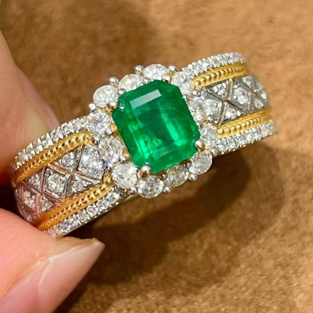 14k Gold 0.73 Ct Vivid Green Natural Emerald & Diamond Ring: Ref:231020111 // gold content:14k gold // ring size:7. 25us // // main gemstone:emerald // shape:octagonal // carat weight:0. 73ct // color:vivid green // treatment:natural // // adjacent gemstone 2