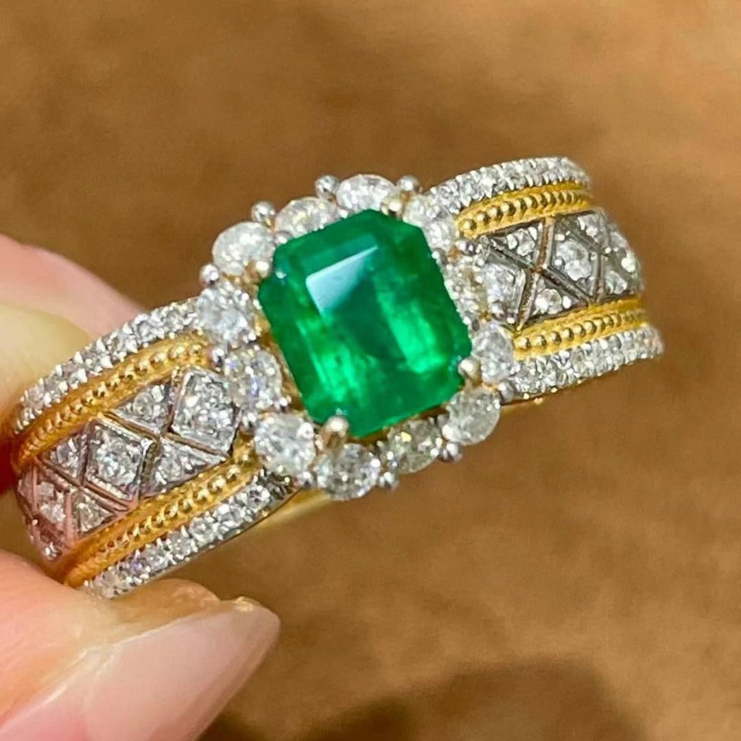 14k Gold 0.73 Ct Vivid Green Natural Emerald & Diamond Ring - 4