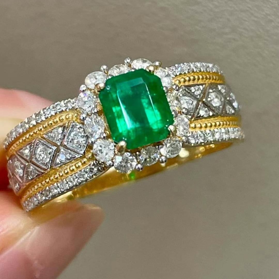14k Gold 0.73 Ct Vivid Green Natural Emerald & Diamond Ring - 5