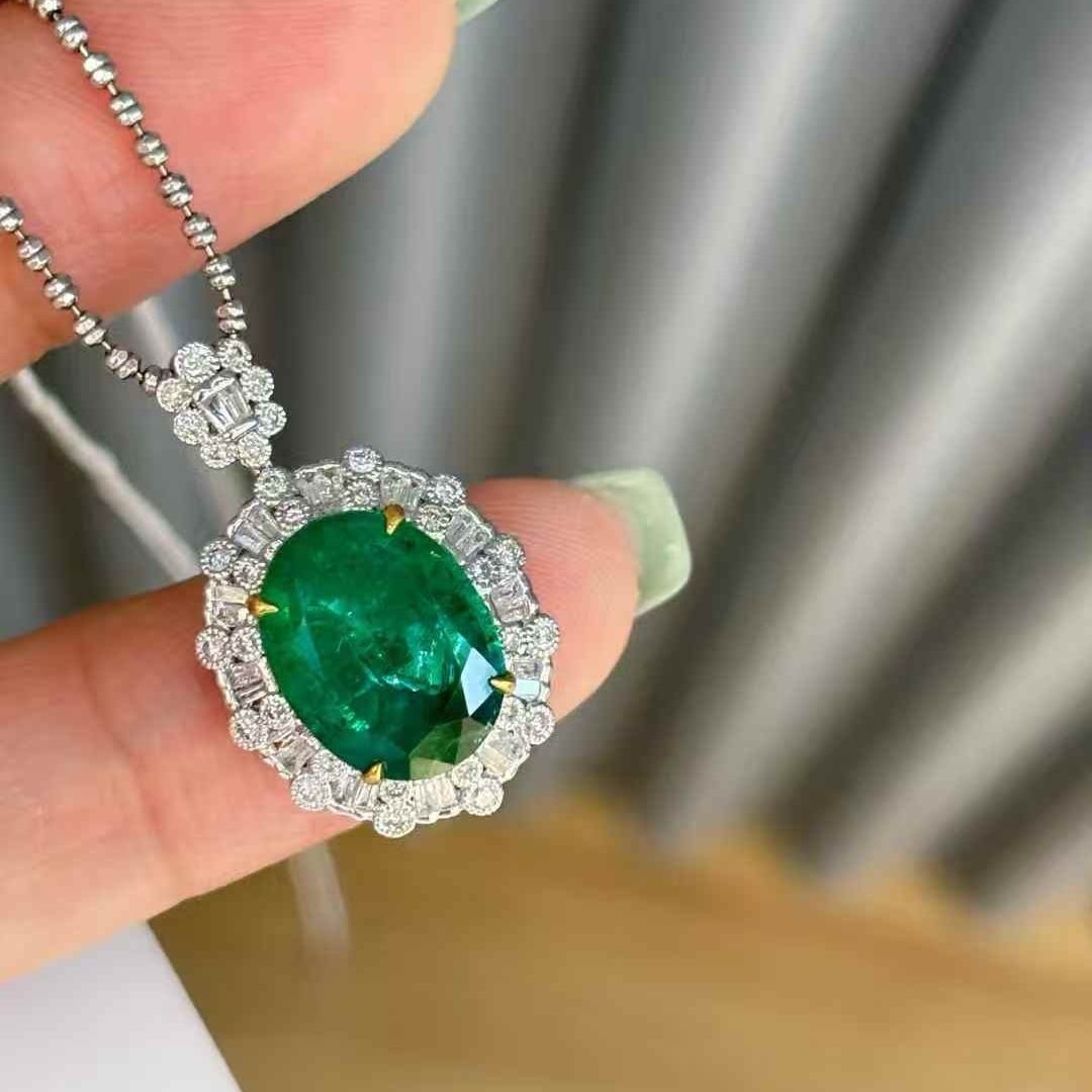 14k Gold 3.85 Ct Vivid Green Natural Emerald & Diamond Pendant( Without Chain ) - 3