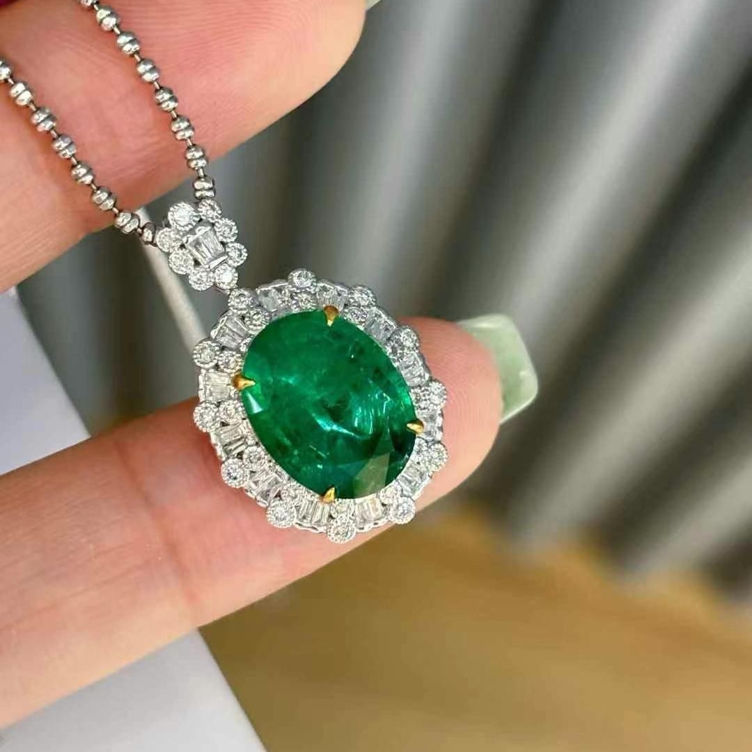 14k Gold 3.85 Ct Vivid Green Natural Emerald & Diamond Pendant( Without Chain ) - 4