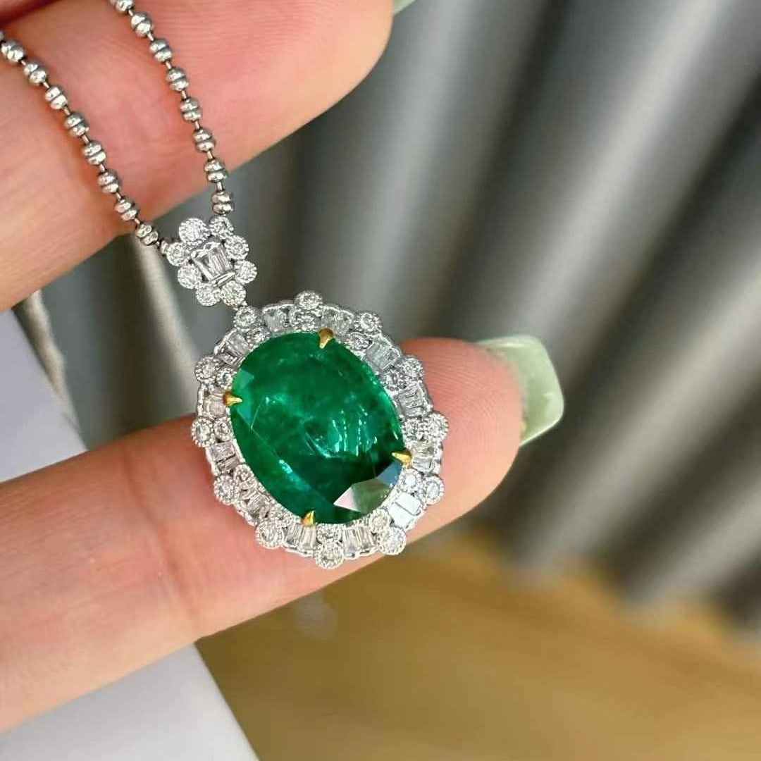 14k Gold 3.85 Ct Vivid Green Natural Emerald & Diamond Pendant( Without Chain ) - 5
