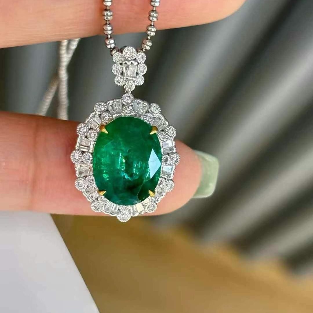 14k Gold 3.85 Ct Vivid Green Natural Emerald & Diamond Pendant( Without Chain ) - 6