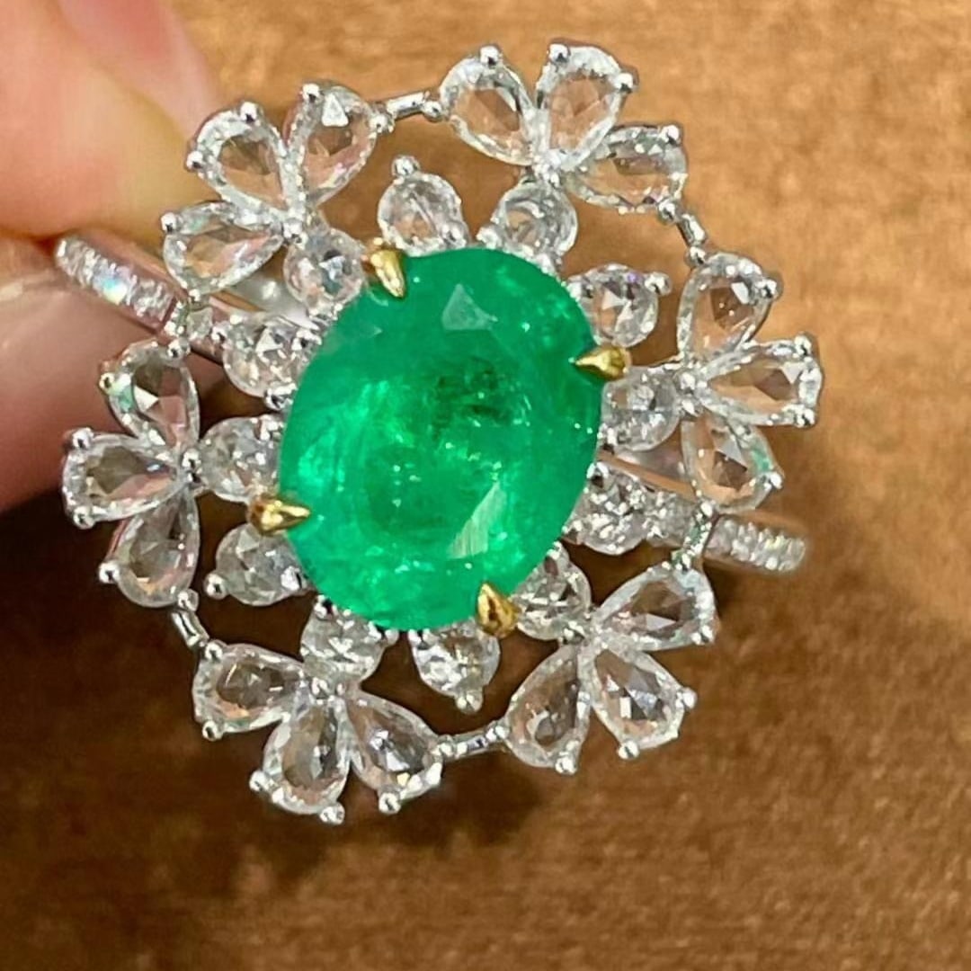 14k Gold 1.5 Ct Natural Emerald & Diamond Ring - 3
