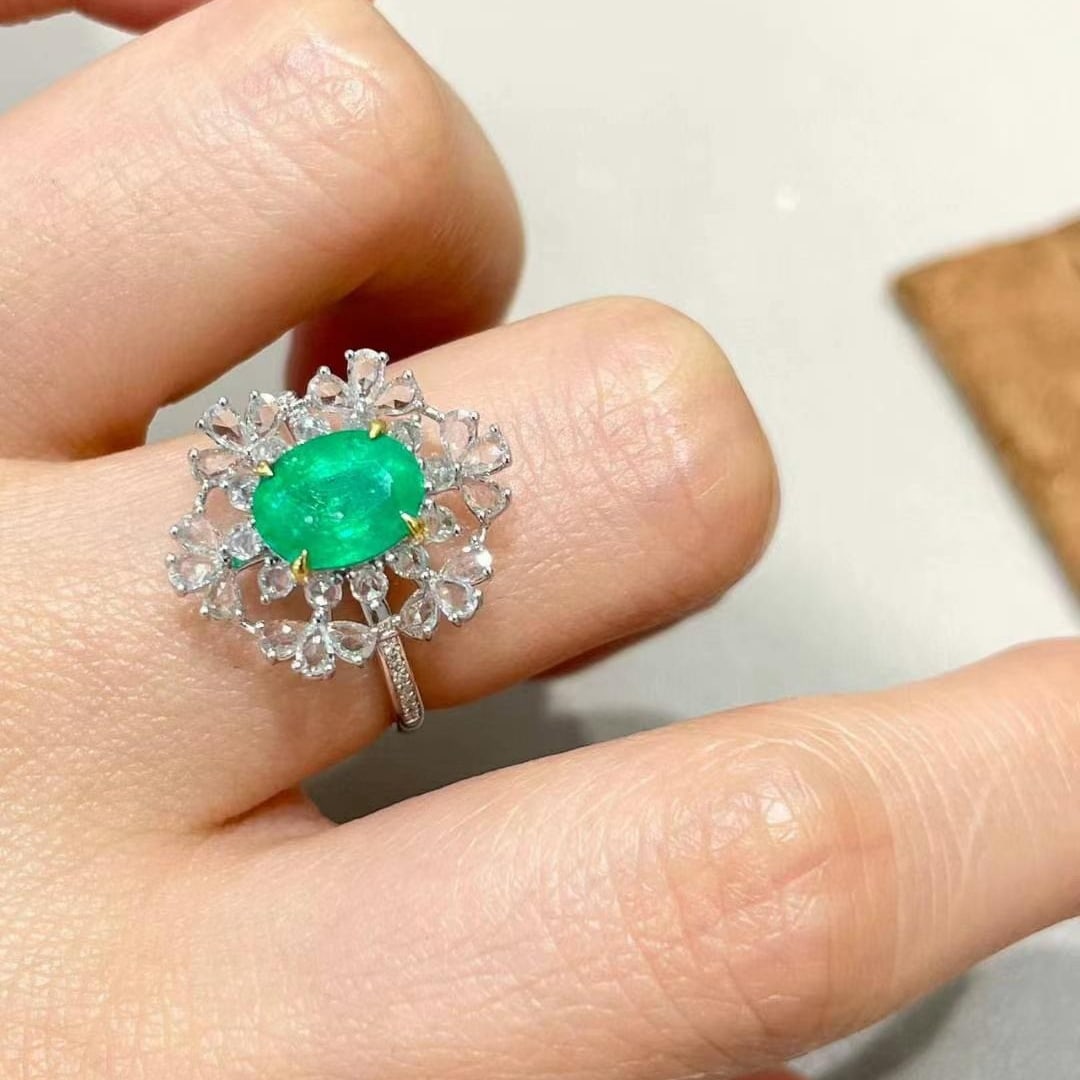 14k Gold 1.5 Ct Natural Emerald & Diamond Ring - 4
