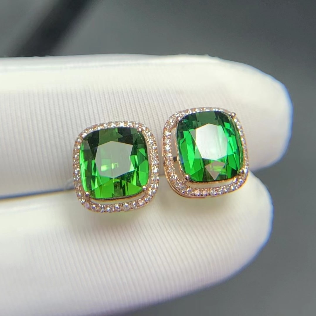 14k Gold 5.2 Ct Natural Tourmaline & Diamond Earrings: Ref:231020126 // gold content:14k gold // main gemstone:tourmaline // shape:cushion // carat weight:5. 2ct // color:green // treatment:natural // // adjacent gemstone 2 : diamond // shape:round //