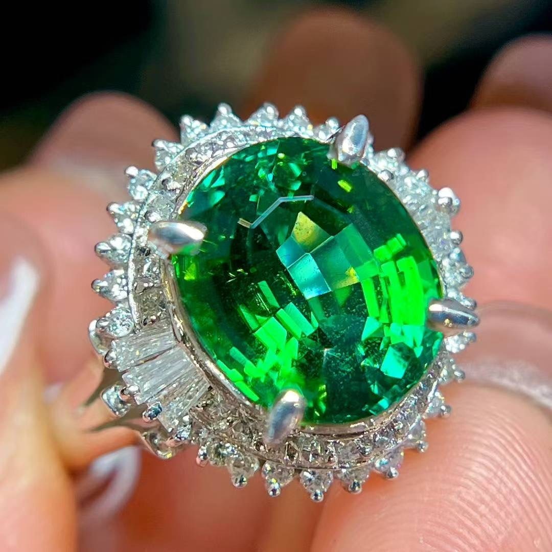 14k Gold 6.29 Ctw Natural Tourmaline & Diamond Ring: Ref:231020130 // gold content:14k gold // ring size:7. 25us // // main gemstone:tourmaline // shape:oval // carat weight:5. 7ct // color:green // treatment:natural // // adjacent gemstone 2 : diamond