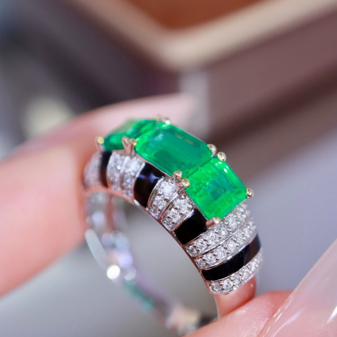 14k Gold 2.23 Ctw Vivid Green Natural Emerald & Diamond Ring - 2