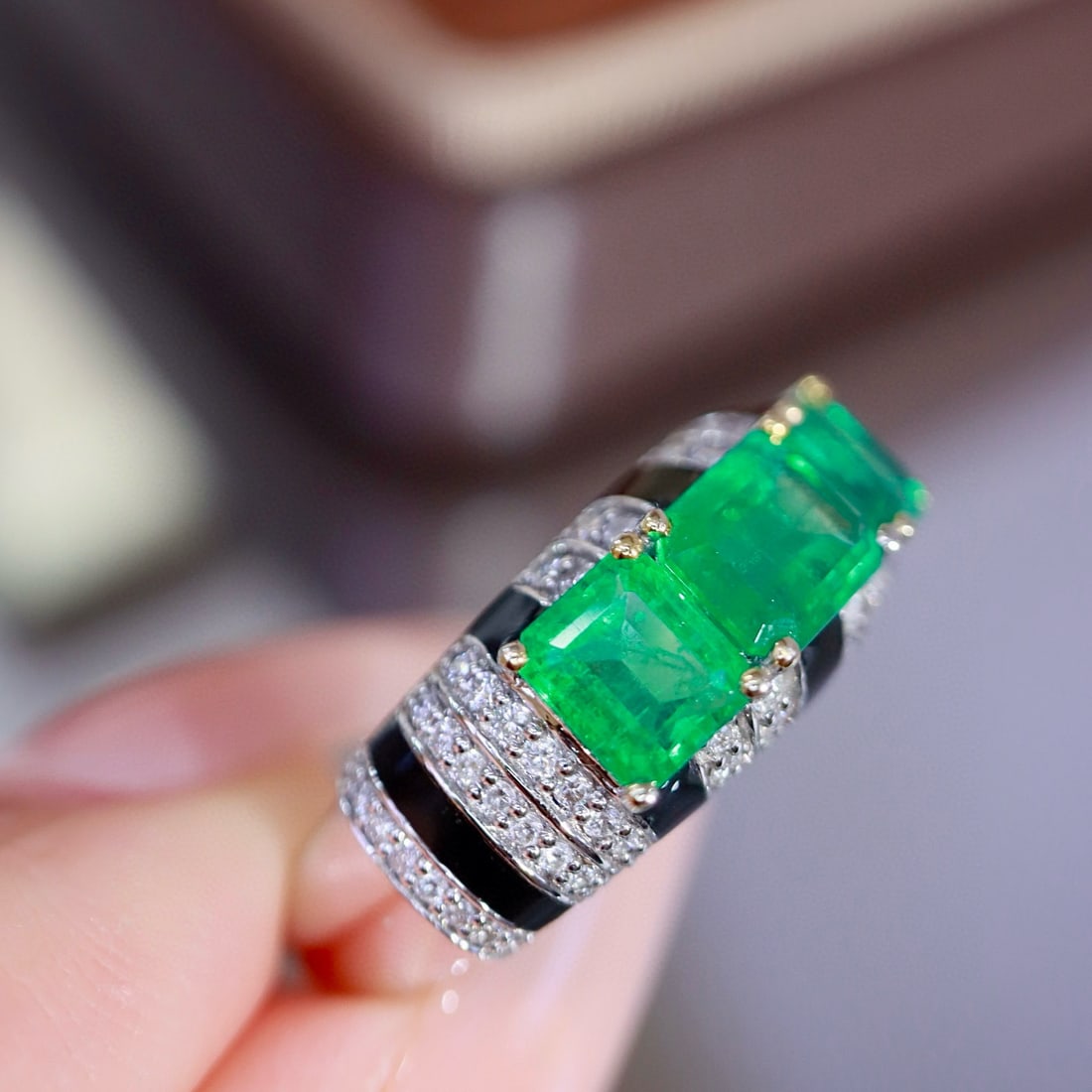 14k Gold 2.23 Ctw Vivid Green Natural Emerald & Diamond Ring - 3