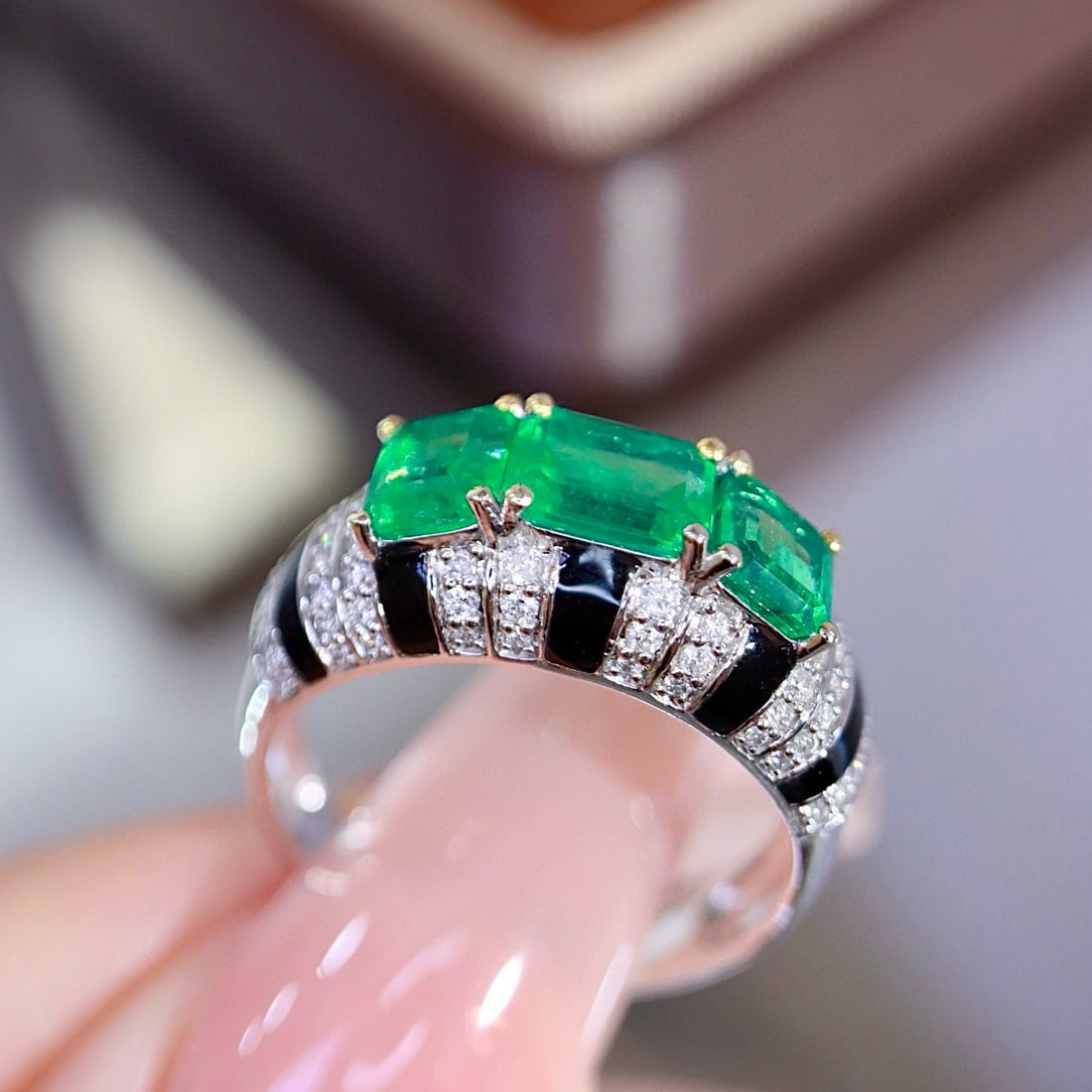 14k Gold 2.23 Ctw Vivid Green Natural Emerald & Diamond Ring - 4