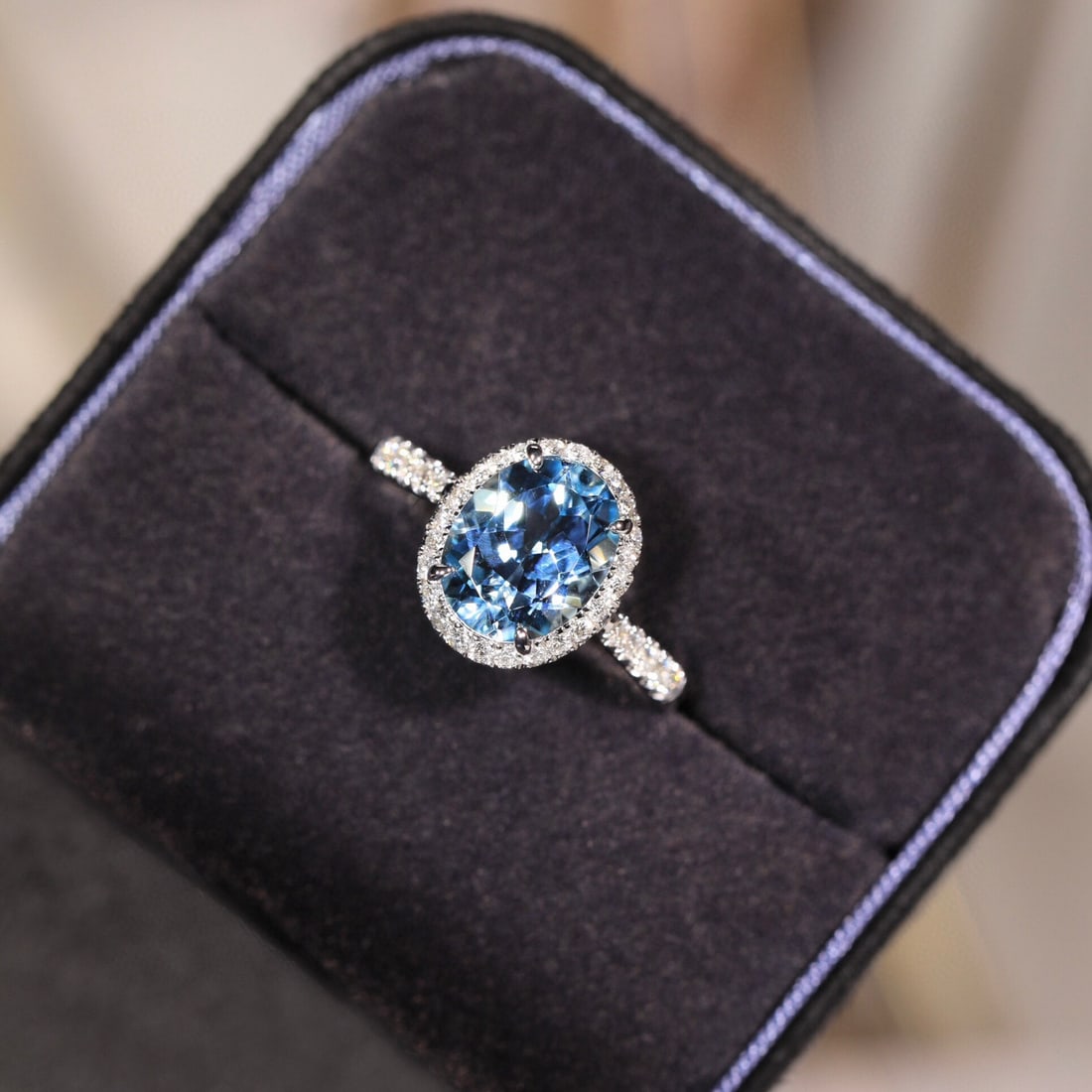 14k Gold 2.00 Ct Natural Aquamarine & Diamond Ring: Ref:231020155 // gold content:14k gold // ring size:7. 25us // // main gemstone:aquamarine // shape:oval // carat weight:2. 00ct // color:santa maria color // treatment:natural // // adjacent gemstone
