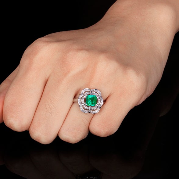 14k Gold 1.47 Ctw Vivid Green Natural Emerald & Diamond Ring - 4