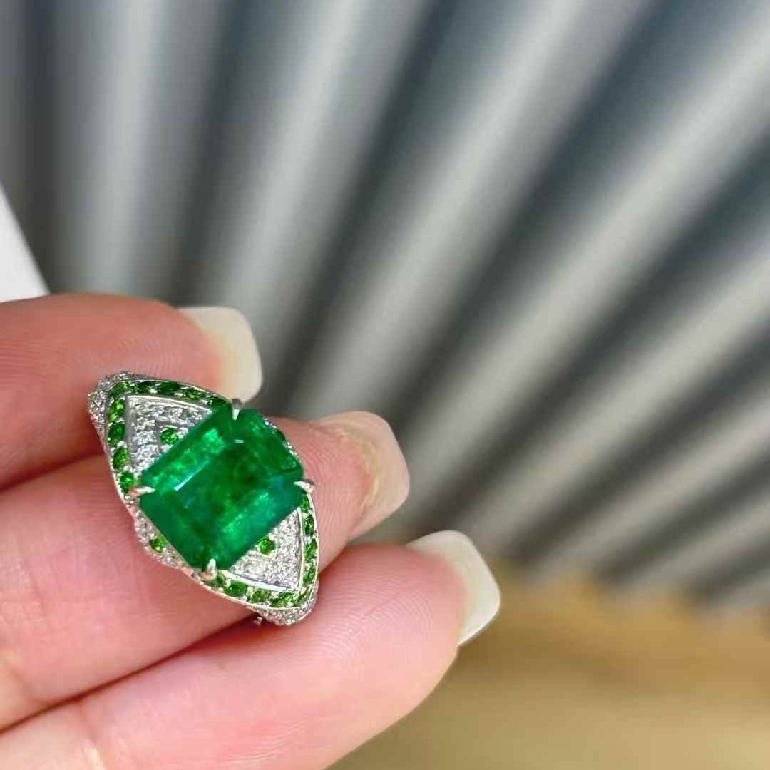 14k Gold 3 Ct Vivid Green Natural Emerald & Diamond & Tsavorite Ring: Ref:231020178 // gold content:14k gold // ring size:7. 25us // // main gemstone:emerald // shape:octagonal // carat weight:3ct // color:vivid green // treatment:natural // // adjacent gemstone 2 :