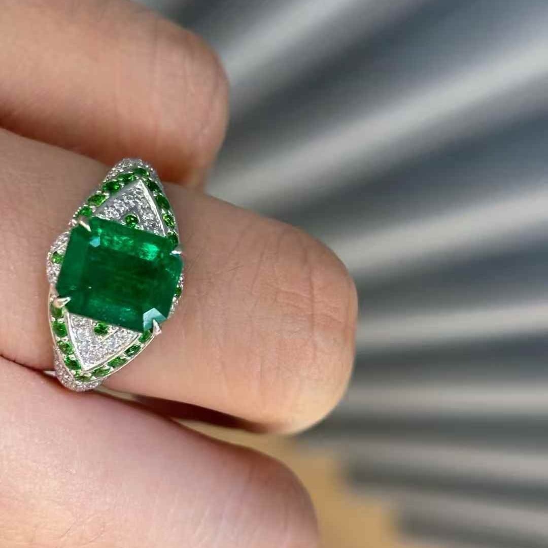 14k Gold 3 Ct Vivid Green Natural Emerald & Diamond & Tsavorite Ring - 2