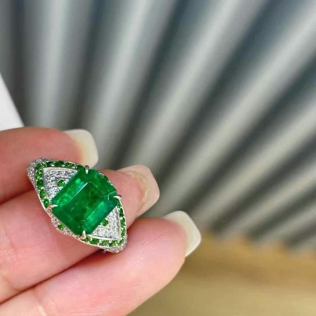 14k Gold 3 Ct Vivid Green Natural Emerald & Diamond & Tsavorite Ring - 4