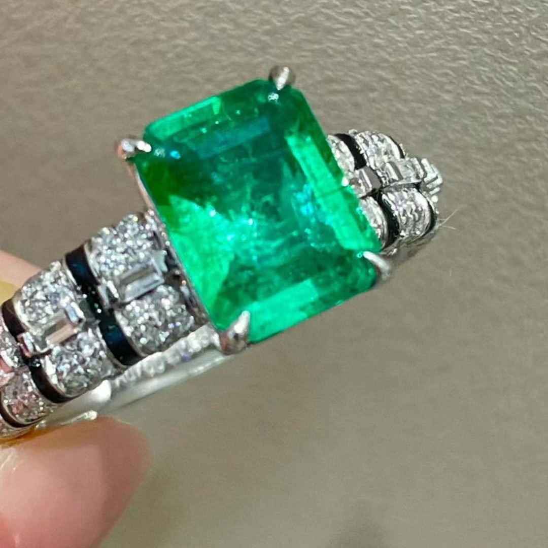 14k Gold 1.95 Ct Natural Emerald & Diamond Ring - 3