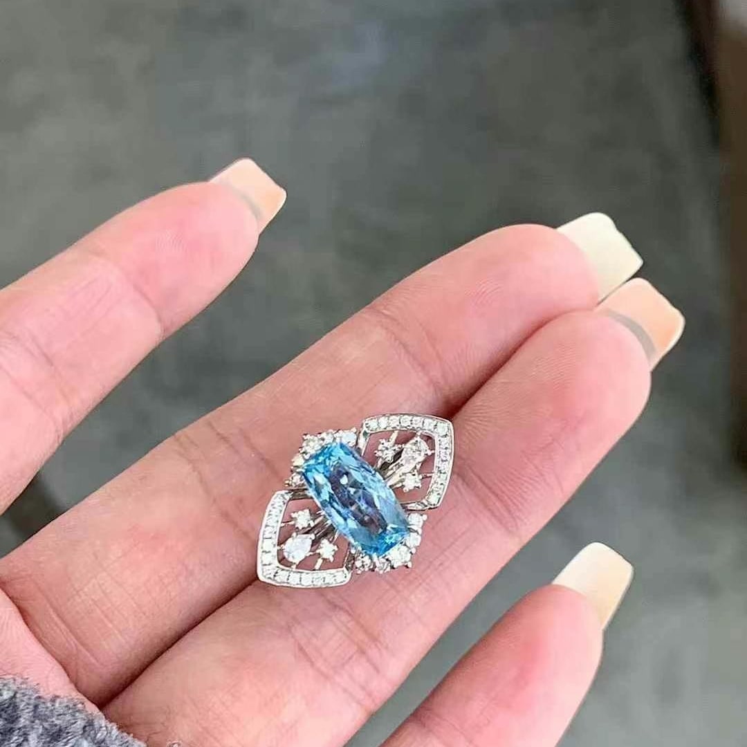 14k Gold 2.50 Ctw Natural Aquamarine & Diamond Ring: Ref:231020191 // gold content:14k gold // ring size:7. 25us // // main gemstone:aquamarine // shape:cushion // carat weight:1. 83ct // color:santa maria color // treatment:natural // // adjacent
