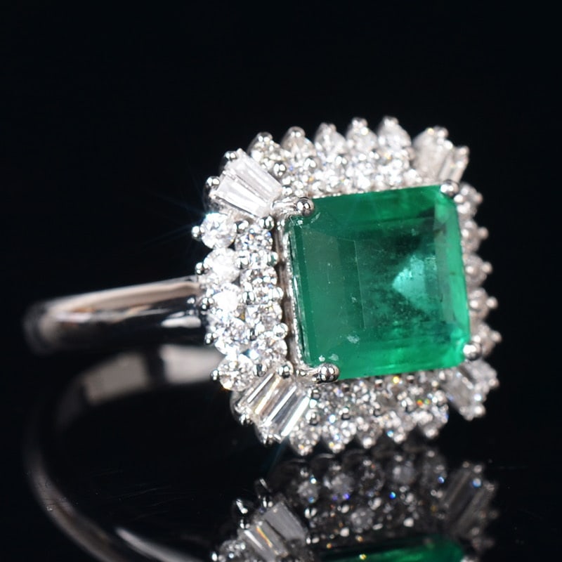 14k Gold 2.45 Ct Natural Emerald & Diamond Ring: Ref:231020206 // gold content:14k gold // ring size:7. 25us // // main gemstone:emerald // shape:octagonal // carat weight:2. 45ct // color:green // treatment:natural // // adjacent gemstone 2 : diamo