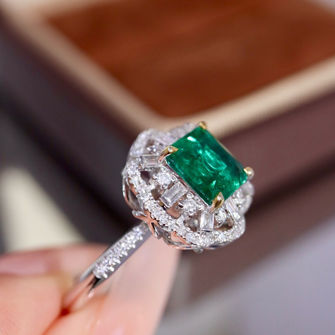 14k Gold 2.09 Ctw Natural Emerald & Diamond Ring - 3
