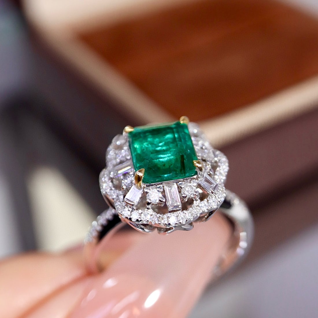 14k Gold 2.09 Ctw Natural Emerald & Diamond Ring - 8