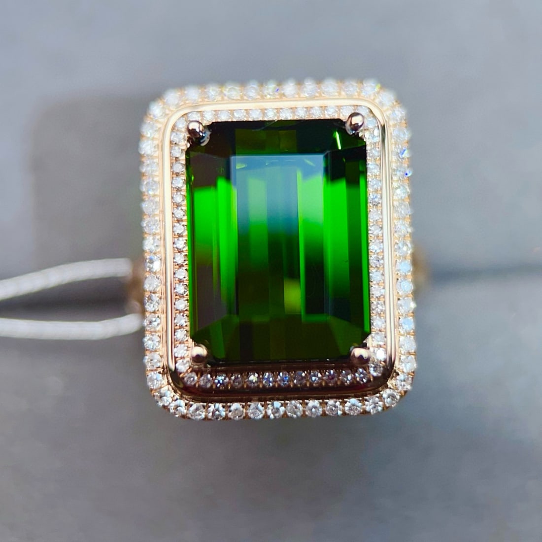 14k Gold 10.30 Ctw Natural Tourmaline & Diamond Ring: Ref:231020236 // gold content:14k gold // ring size:7. 25us // // main gemstone:tourmaline // shape:octagonal // carat weight:9. 85ct // color:green // treatment:natural // // adjacent gemstone 2 : di