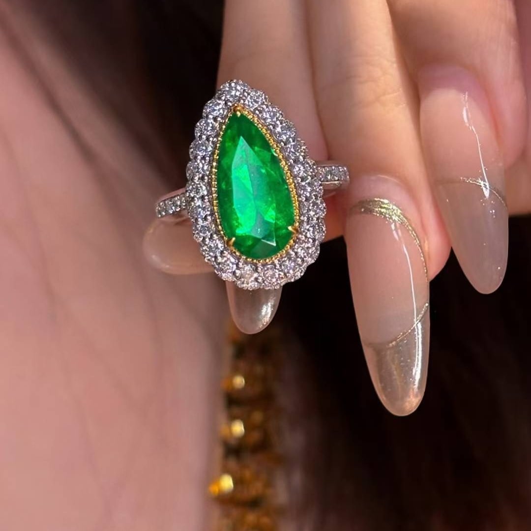 14k Gold 2.45 Ct Vivid Green Natural Emerald & Diamond Ring: Ref:231020238 // gold content:14k gold // ring size:7. 25us // // main gemstone:emerald // shape:pear // carat weight:2. 45ct // color:vivid green // treatment:natural // // adjacent gemstone 2 :