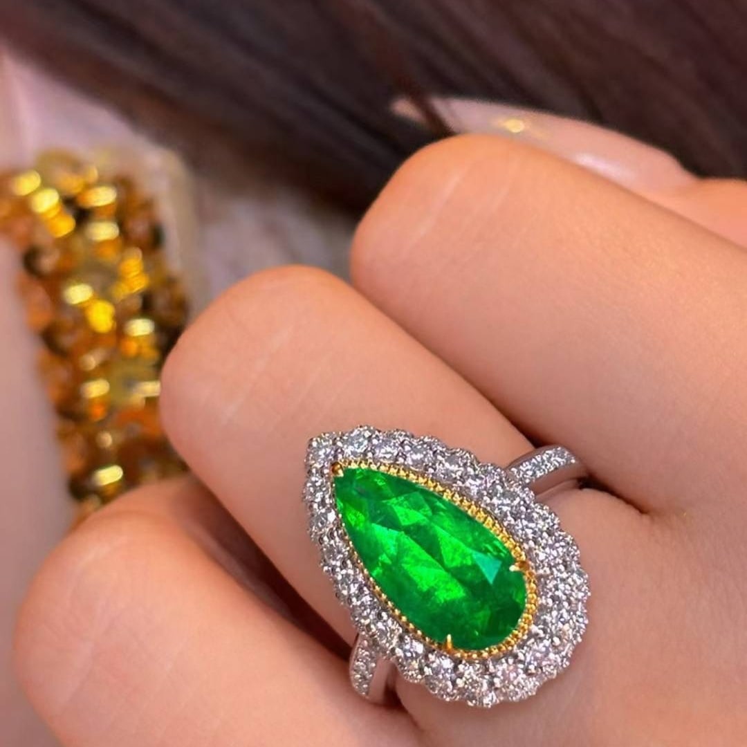 14k Gold 2.45 Ct Vivid Green Natural Emerald & Diamond Ring - 2