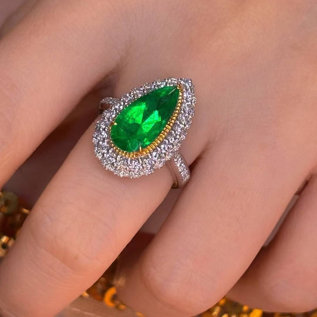 14k Gold 2.45 Ct Vivid Green Natural Emerald & Diamond Ring - 4